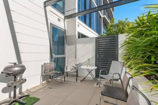 Great located unit/Private Balcony, Pool,Gym,Parking - 4