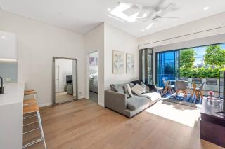 Great located unit/Private Balcony, Pool,Gym,Parking - 1