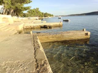 Apartments Krešo 5 meters from the beach with See view shadow and parking place - Stara Novalja - 5