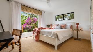 Mustique - 3 BR Caribbean-inspired village retreat - 3