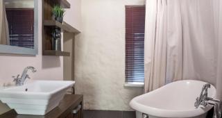 Spacious Studio Apartment in the heart of Old Town - 3