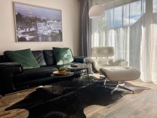 Living at Saarpartments -AdultsOnly- 2 Bedrooms, Kitchen - Business & Holiday Apartments for Long- and Short term Stay, 3 min to Train Station, Secure E-Bike Parking! - Saarbrücken - 0