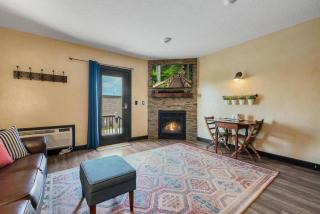 The Rustic Suite - Main Street Lodge in Berlin - 7