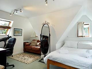 Pass the Keys Luxury 5 bedroom Riverside home in town centre - 2