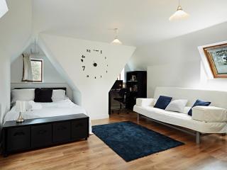 Pass the Keys Luxury 5 bedroom Riverside home in town centre - 1