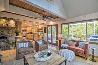 100-Year-Old Farmhouse with Hot Tub on 5 Acres! - Lakebay - 7