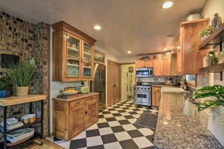 100-Year-Old Farmhouse with Hot Tub on 5 Acres! - Lakebay - 5