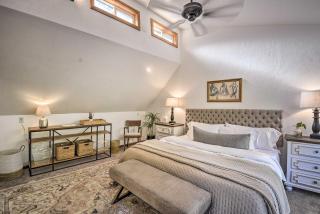 100-Year-Old Farmhouse with Hot Tub on 5 Acres! - Lakebay - 1