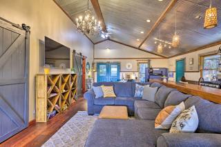 Pet-Friendly Outdoor Paradise with Grill, Decks - - 7