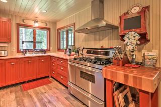 Loose Moose Lodge - 31 Acres on Yaak River! - Yaak - 1