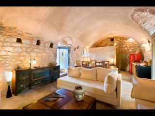 Arapakis Historic Castle - Pyrgos Dirou - 4