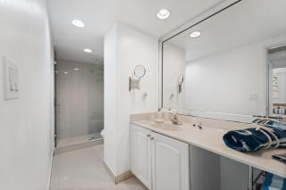 Luxury Beachfront Condo Private Beach Access, Pool & Game Room!!! - Hollywood - 6