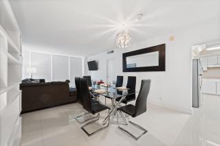 Luxury Beachfront Condo Private Beach Access, Pool & Game Room!!! - Hollywood - 5