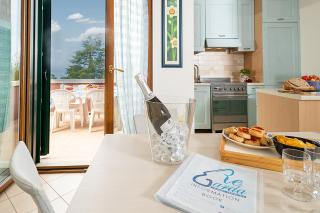 APARTMENTS BLUE VIEW - Residence Casetto Bardolino - Regarda Travel - 1