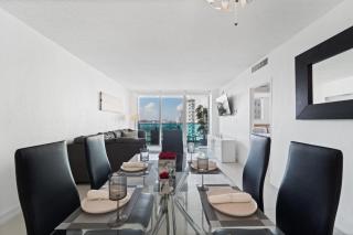 Luxury Beachfront Condo Private Beach Access, Pool & Game Room!!! - Hollywood - 3