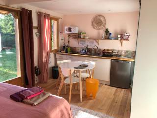 Tiny-House sous les arbres et les oiseaux - - 9