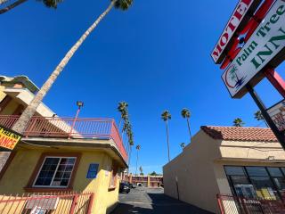 Palm Tree Inn - North Hills - 1