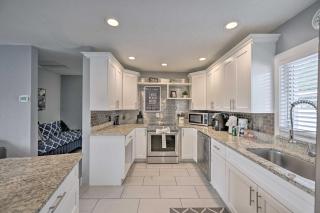 Remodeled Naples Getaway with Pool about 1 Mi to Beach! - Naples - 6