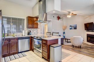 Pet-Friendly Condo with Pool about 7 Mi to Dtwn Chandler - Chandler - 3