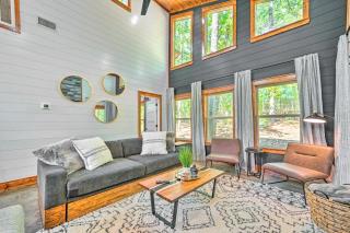 Chic Broken Bow Cabin with Hot Tub and Gas Grill! - 5