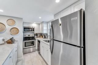 A Foot in the Shore - Naples - 2