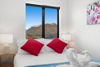 A Luckie Charm - 3-Bedroom Townhouse with Spectacular View - Queenstown - 2