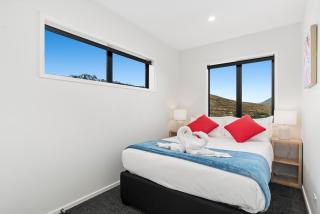 A Luckie Charm - 3-Bedroom Townhouse with Spectacular View - Queenstown - 1