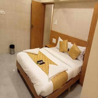 Hotel New Sarah Inn, Andheri West - Mumbai - 8