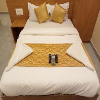 Hotel New Sarah Inn, Andheri West - Mumbai - 1