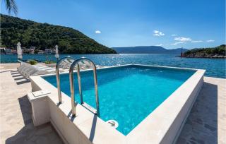 Three-Bedroom Apartment Blace With Sea View 06 - 7