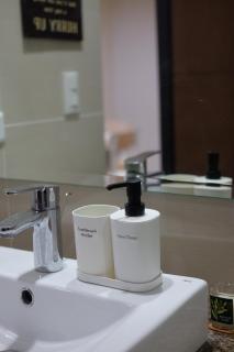 Modern Minimalist 1BR Apartment in Makati - Manila - 1