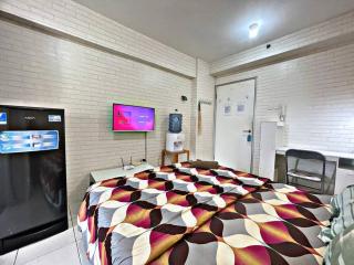 Bright Cozy Studio City View Android TV at Apt Greenbay Pluit Tower A - 1