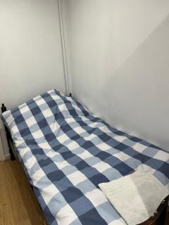 Comfortable single bedroom with free on site parking - 2