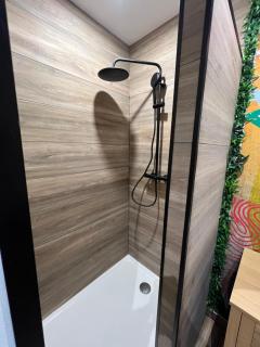 Capsule Safari - Jacuzzi - Nintendo Switch - Netflix & Home cinéma - Pouf géant - Filet suspendu - Douai - 1