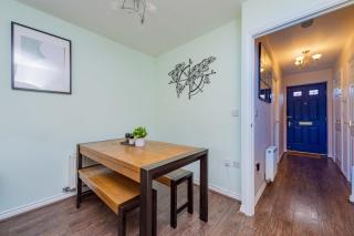 Central Townhouse Tipton - Sleeps 8 - Ideal for Contractors & Families - 1