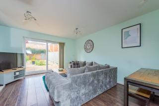 Central Townhouse Tipton - Sleeps 8 - Ideal for Contractors & Families - 4