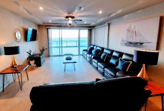 Stunning oceanfront condo on usable Sandy Beach - 9