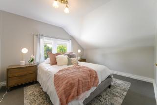 Beautiful, Historic Home, heart of McMinnville. - 2
