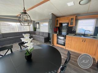 Golden Palm Resort - Palm Grove 3 - Pet friendly & WiFi - Meadow Lakes Caravan & Lodge Hire - Skegness - 0