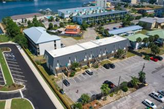 Islandwood Condos Unit 104 - 1