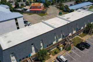 Islandwood Condos Unit 104 - 2