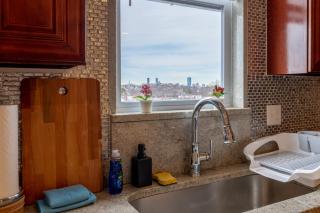 90 - 4BR Dorchester - Sleek Apt near Marina Bay - Boston - 7