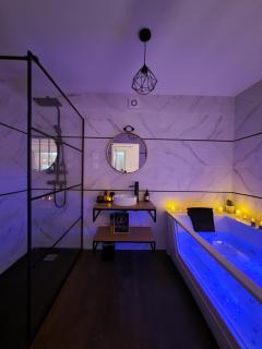 Fully renovated Chalet privatif suite romantique love balneo - 9