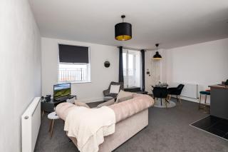 The Croston promenade balcony apartment- Morecambe central promenade, beach front and sea views - 6