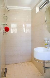 Echo contemporary garden apartment in Camps Bay - 2