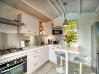 Appartement Domi Caraïbes confortable avec une piscine chauffée et sécurisée par un filet, une citerne tampon pour faire face aux coupures d'eau, accès Netflix - Lamentin - 7