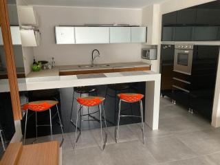 SEVEN HOUSE - 1