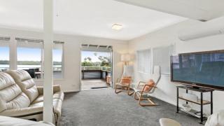 Barefoot Bungalow - Hawks Nest - 1