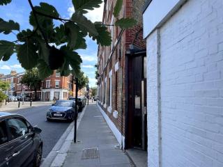 Bright & modern 1-bed flat in the heart of Fulham - 4