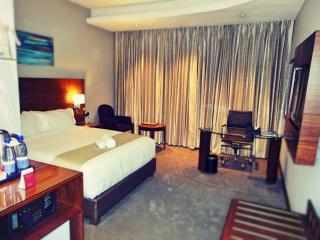 The Grand Palace Hotel - 3